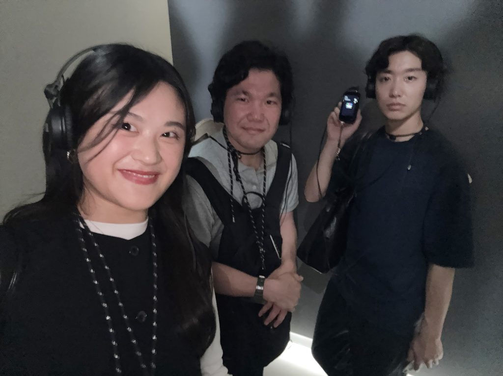 ヘッドセットが配られます