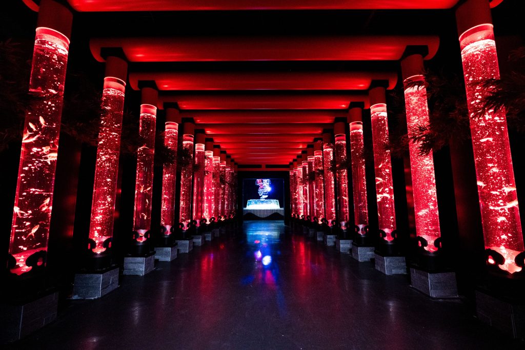 「夏のアートアクアリウム2025」館内の様子