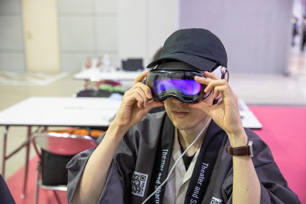 Apple Vision Pro®を用いたVRシミュレーターの様子