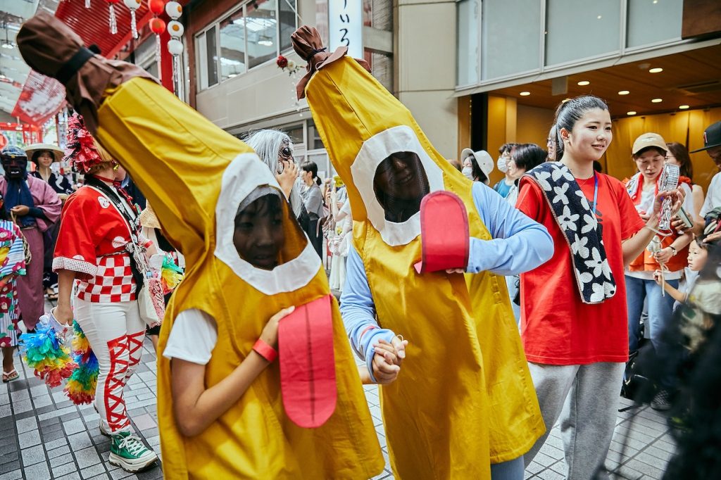 『大須YOKAI百鬼夜行パレード presented by 動き出す妖怪展』の様子
