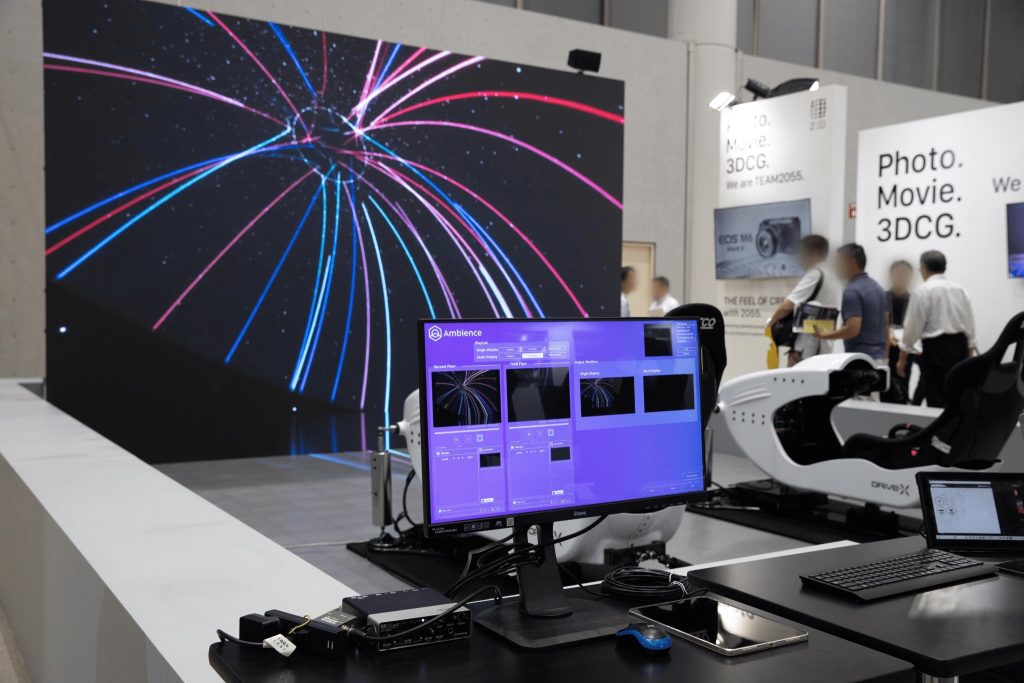 DIVE into RACING ドライブシミュレーターの映像もAmbienceで管理