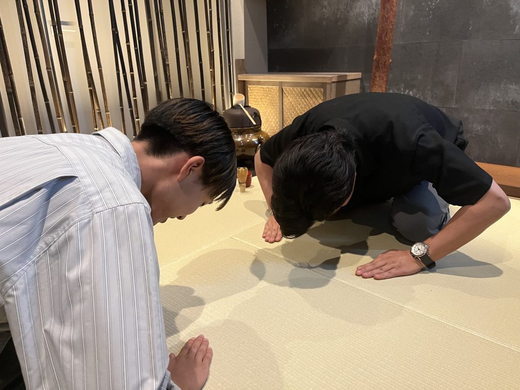 茶室の作法をレクチャー
