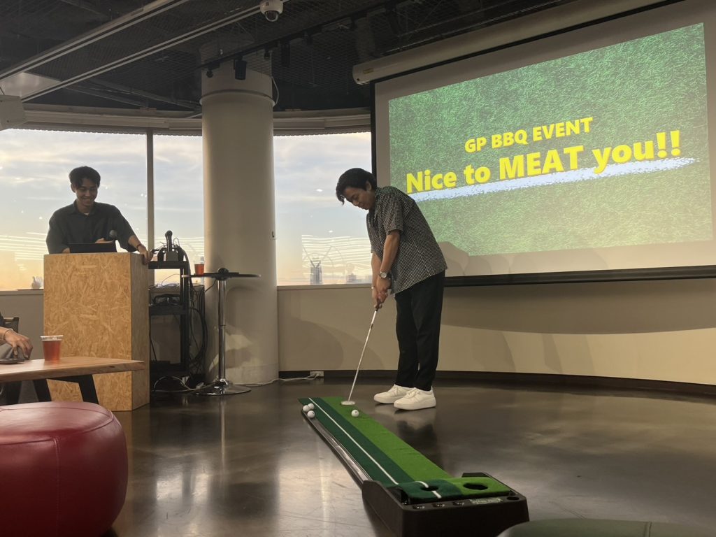 カップインさせる光畑社長