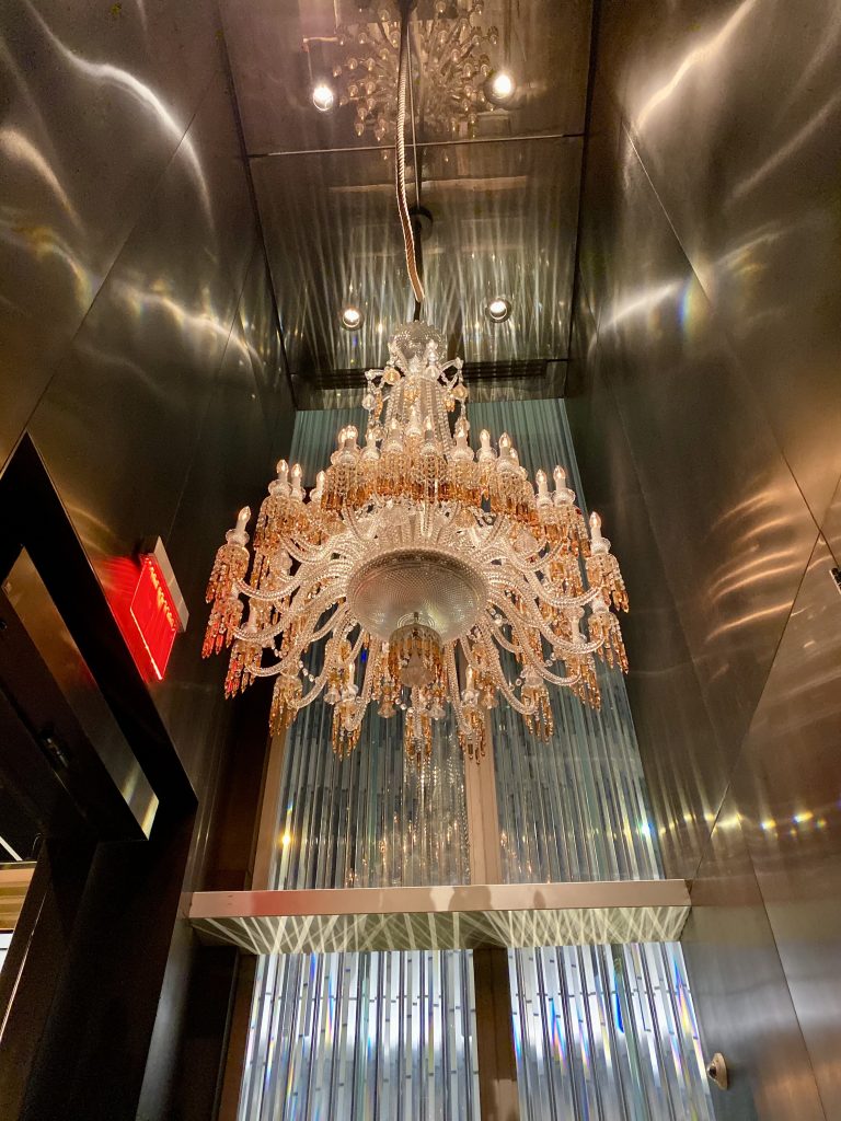 ニューヨークのバカラホテルのシャンデリア