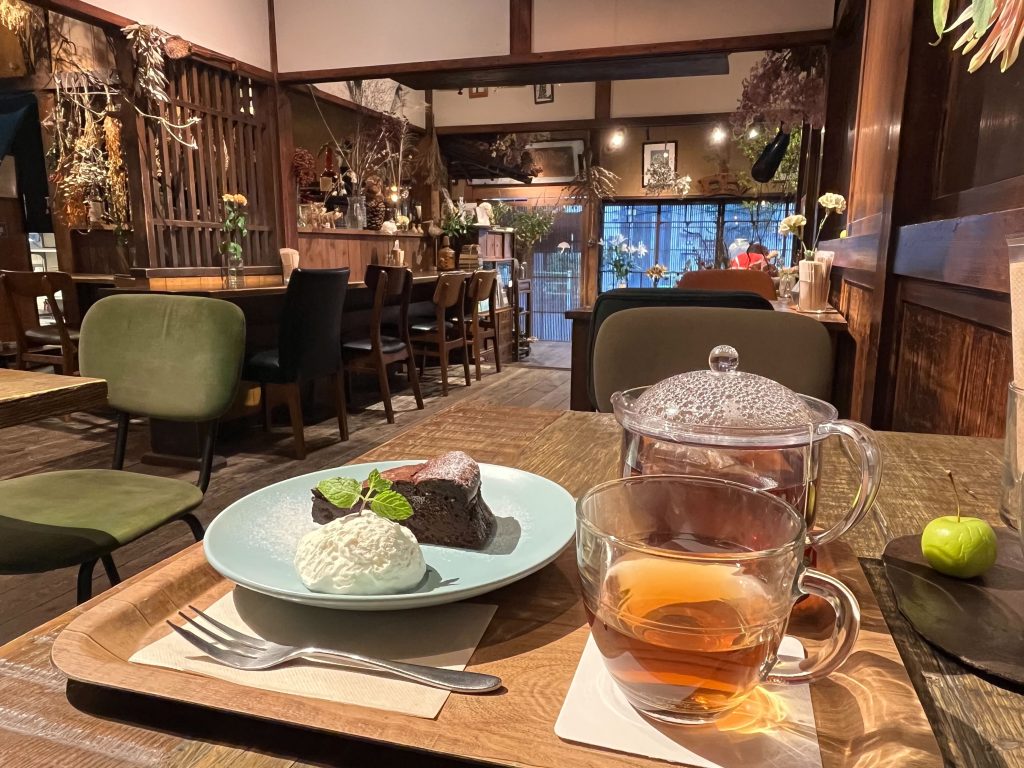 ガトーショコラとはちみつティー