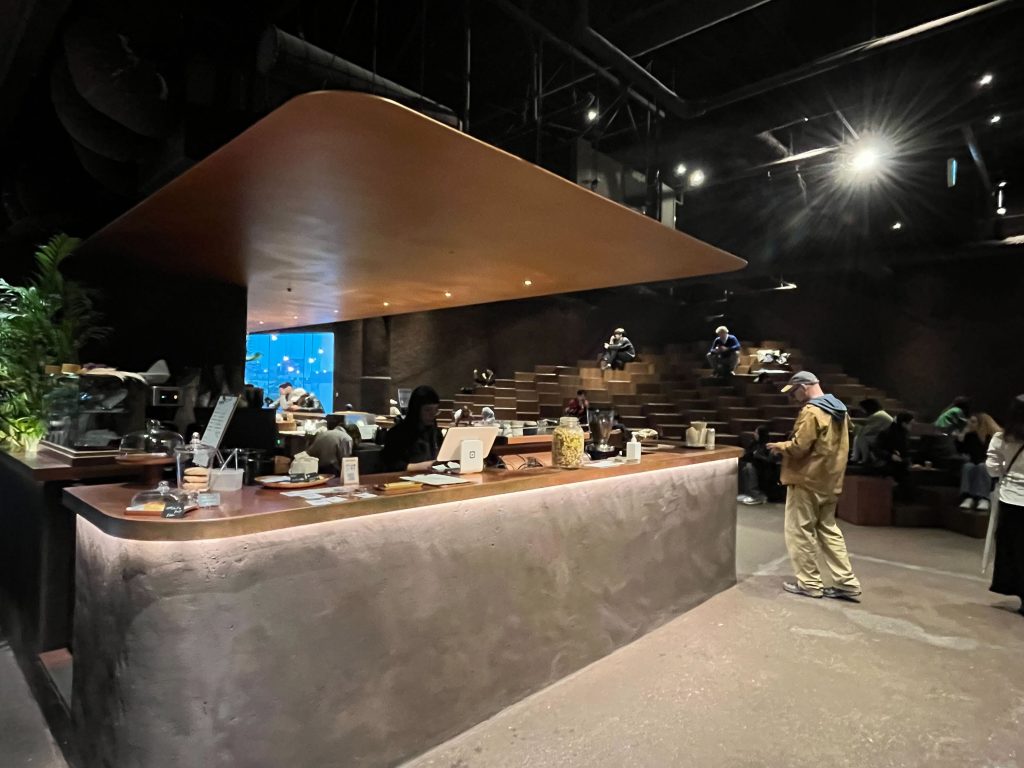 GYRE.FOOD uniの店内