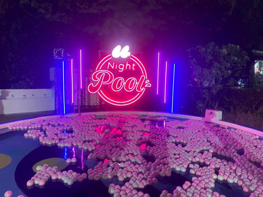 ナイトプール