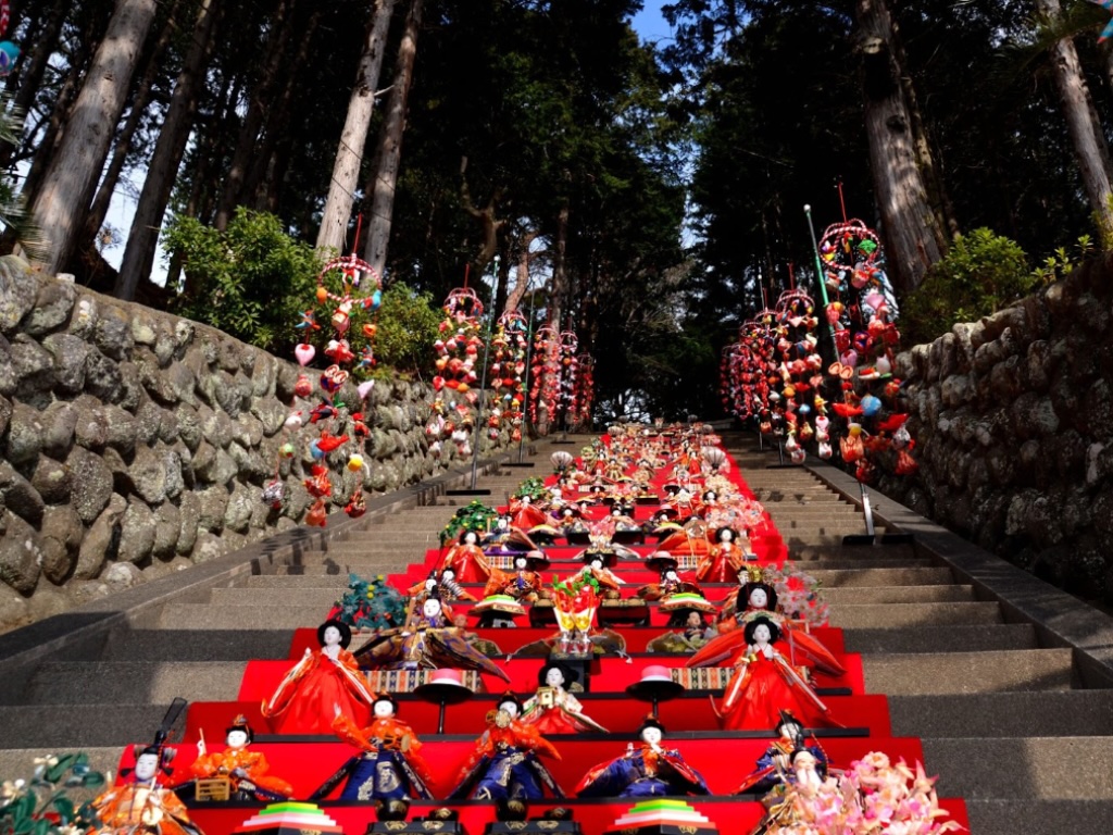 東伊豆町の「雛壇飾り」と「雛のつるし飾り」