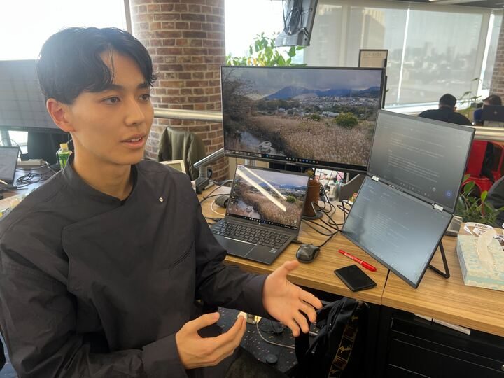 柳瀬さんのインタビュー風景