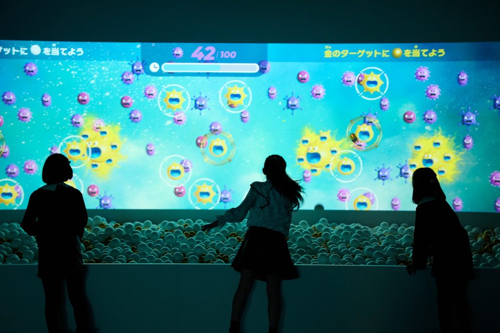 「からだウォーズ 免疫細胞軍vsウイルス連合軍」の様子