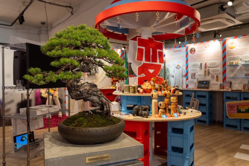 「変なフリマ」の様子