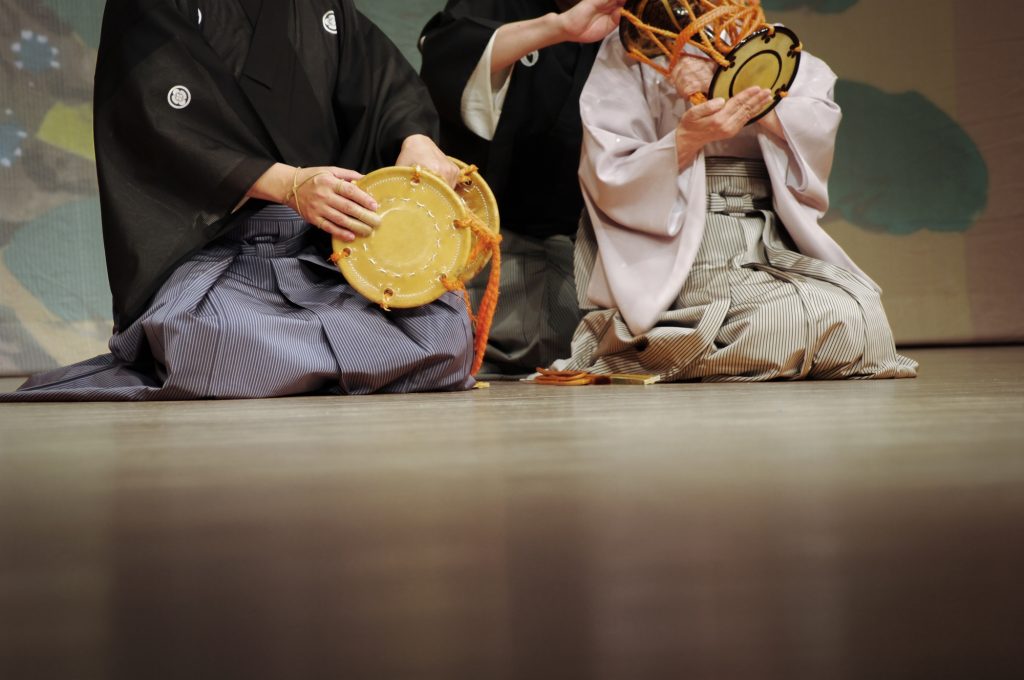 太鼓を習う様子