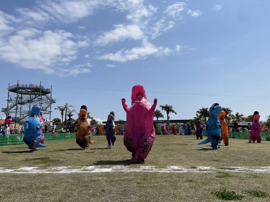 ティラノサウルスレース in ソレイユの丘の様子