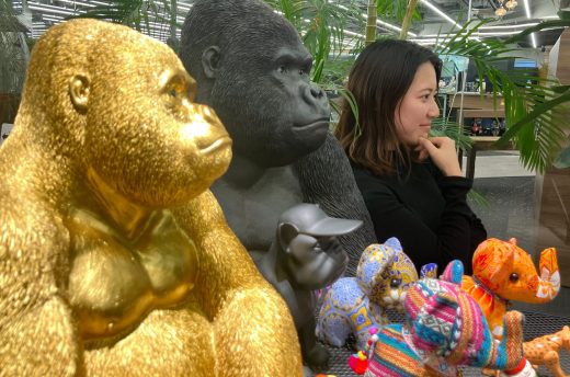 動物と同じ方向を向く大平
