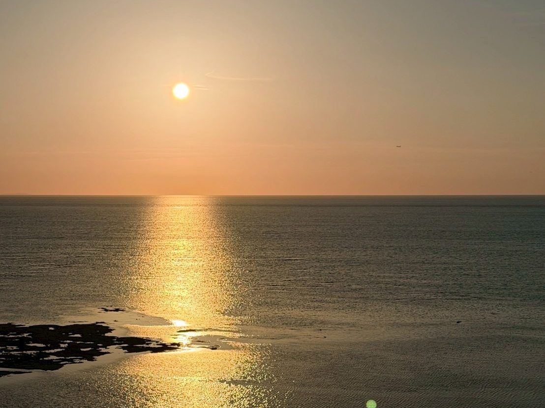 夕日と海