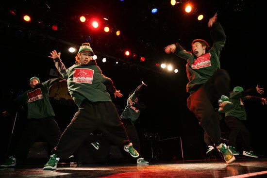 踊る水野さん