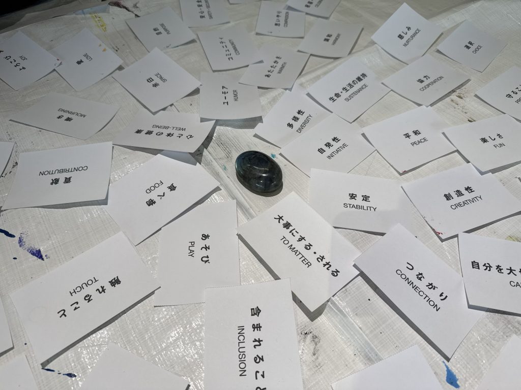 「人生でしてよかったと思う選択」を発表した人に渡すフレーズカード。