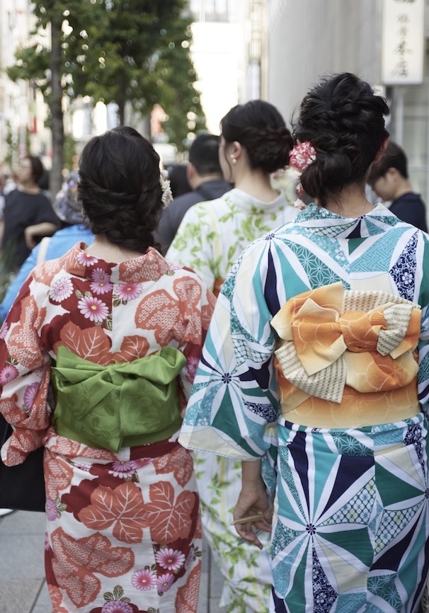 「ゆかたで銀ぶら」の様子