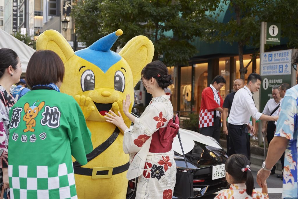 「ゆかたで銀ぶら」の様子