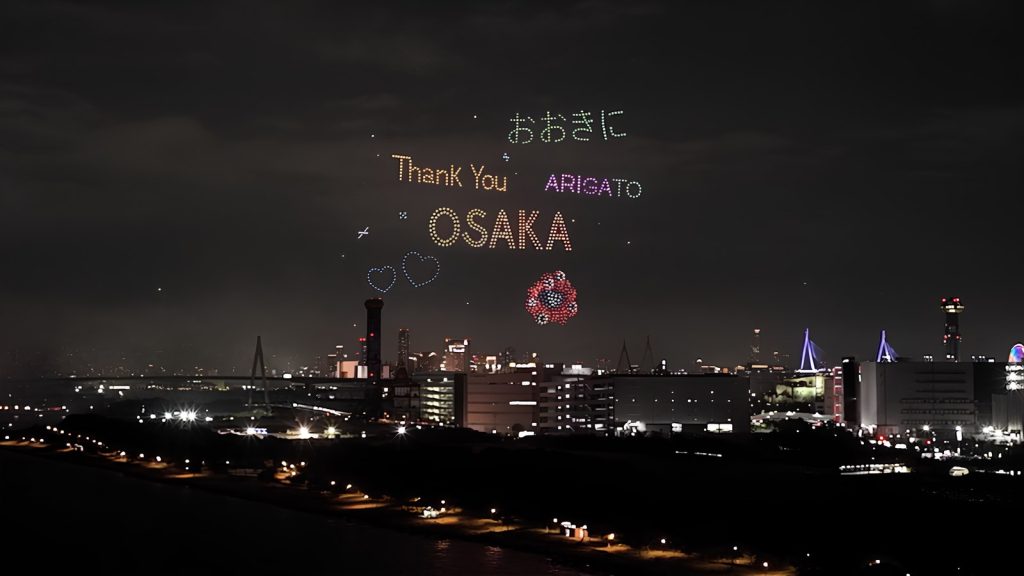 「OSAKA BAY SKYLUMINA FIREWORKS & DRONES」の様子
