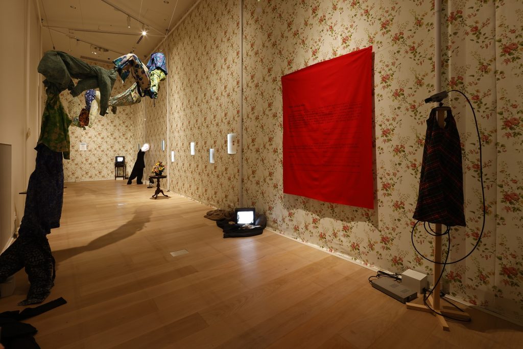 『トニー・アウスラー:技術と霊知のはざま~魔術、メディア、アート~』の様子