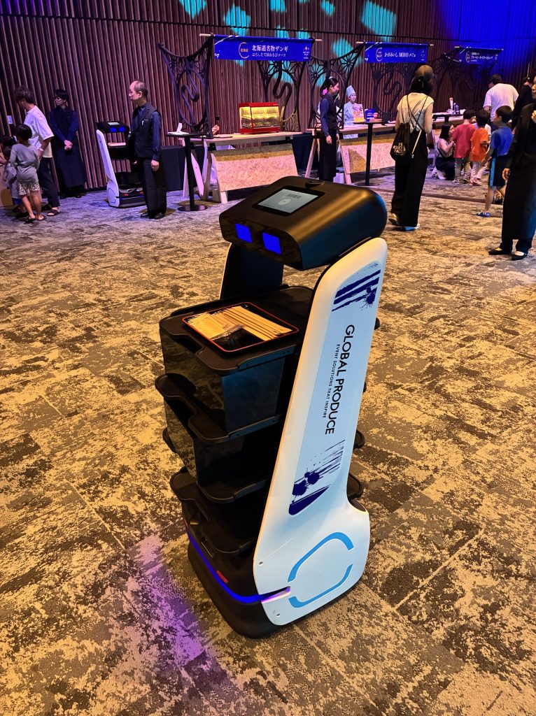八芳園主催「MATSURI JAPAN 2026」GPロゴ入り配膳ロボット